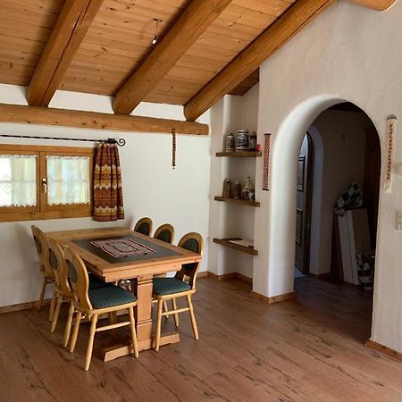 Ferienwohnung Jalet Tschierv Eksteriør billede